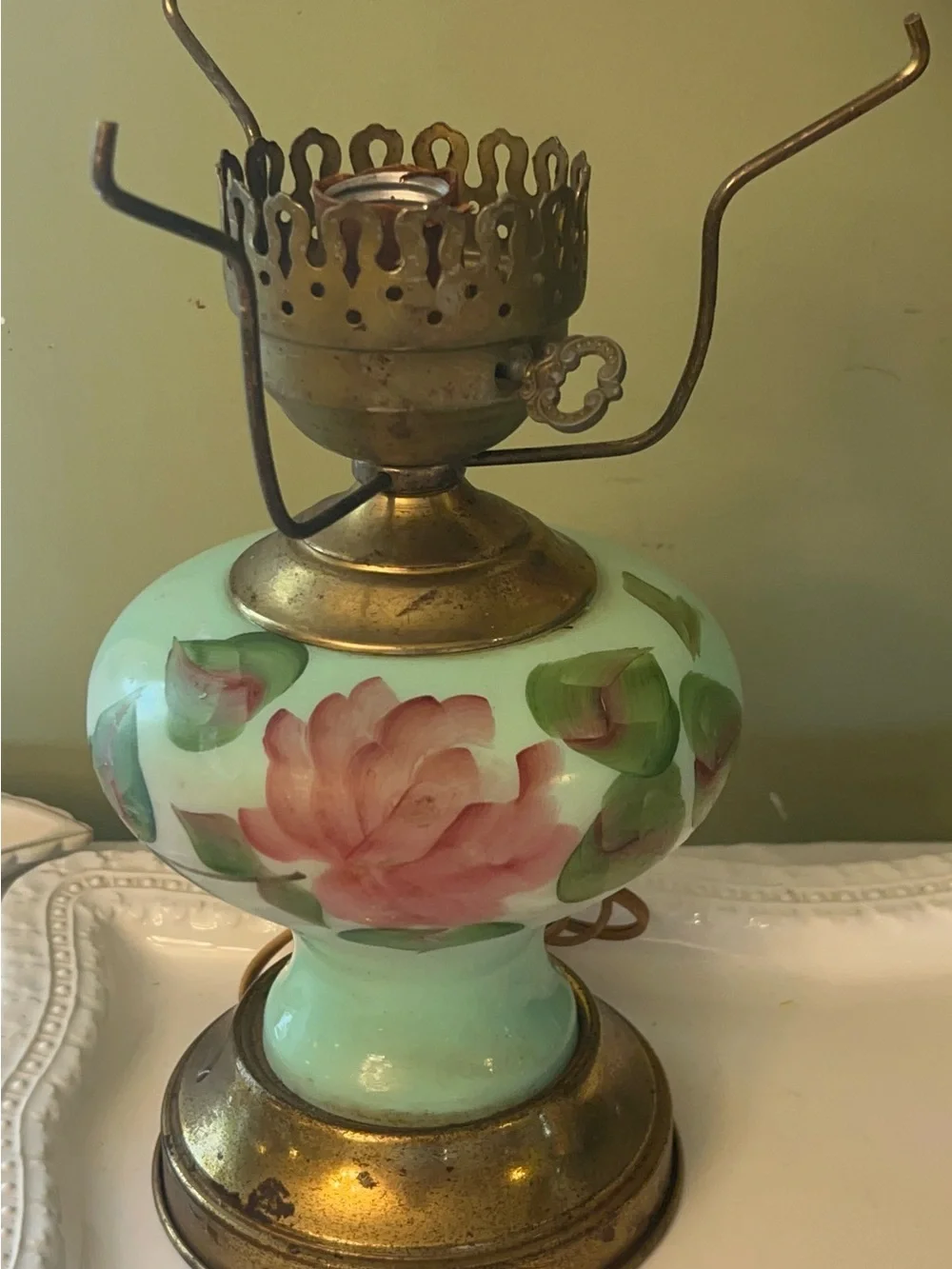 GWTW Traditional Victorian hurricane/parlor 3 way lamp handpainted antique brass